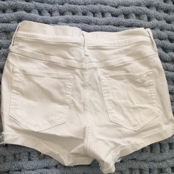 White Hollister hi-rise jean shorts - Picture 3 of 3